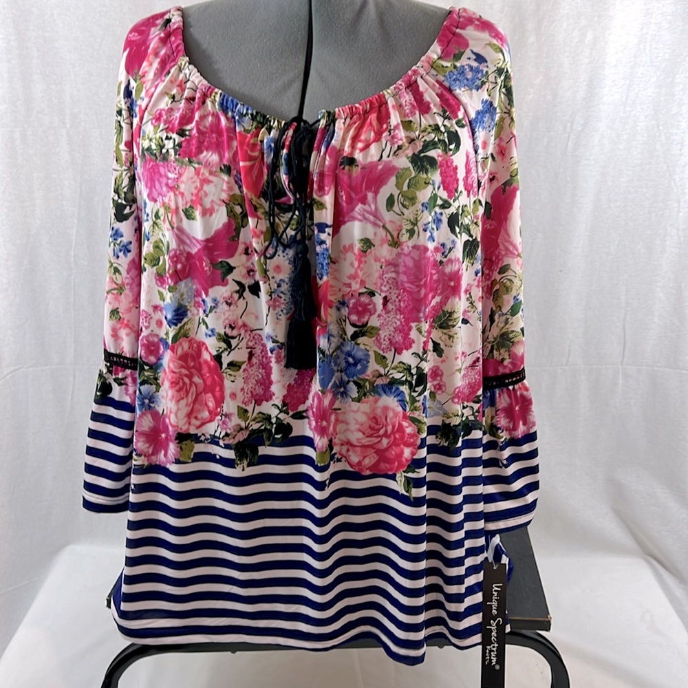 NWT Unique Spectrum Knits Size 3X Floral / Striped scoop Neck Blouse